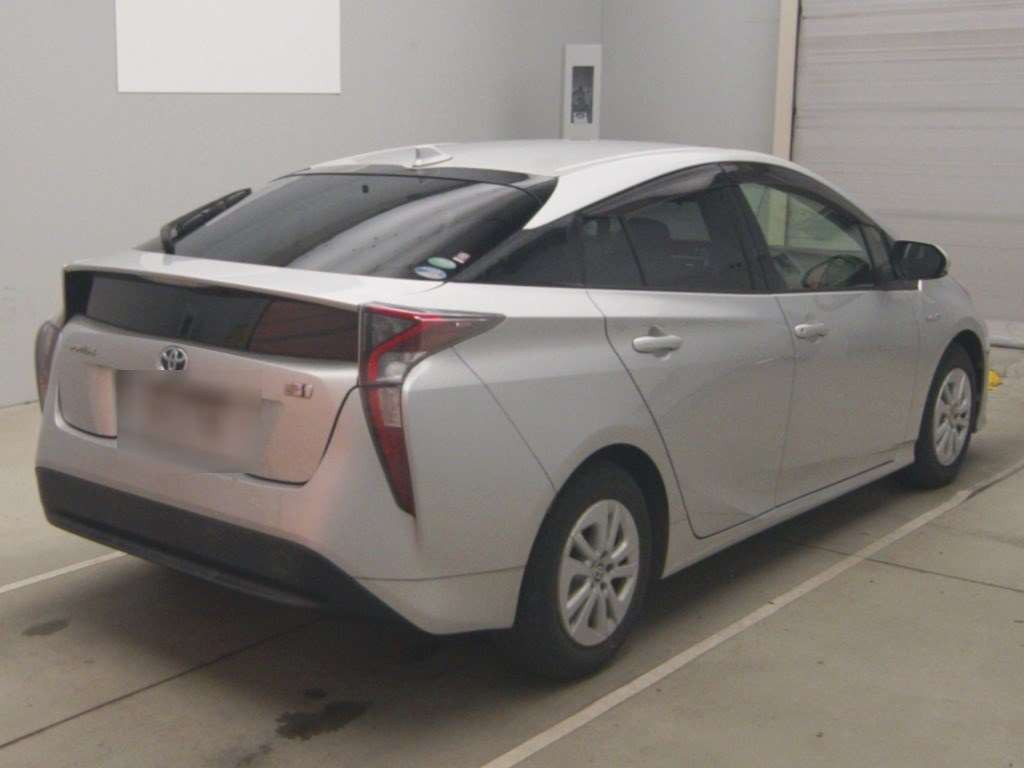 2017 Toyota Prius ZVW50[1]