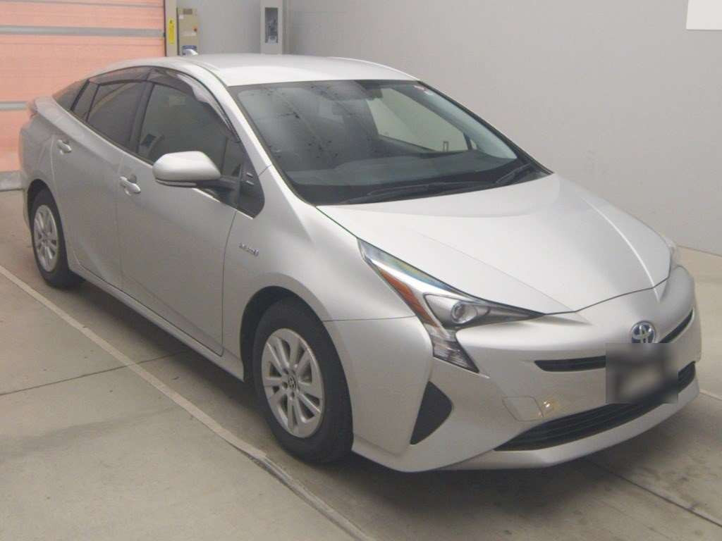 2017 Toyota Prius ZVW50[2]