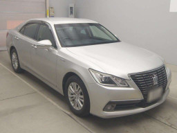 2014 Toyota Crown Hybrid