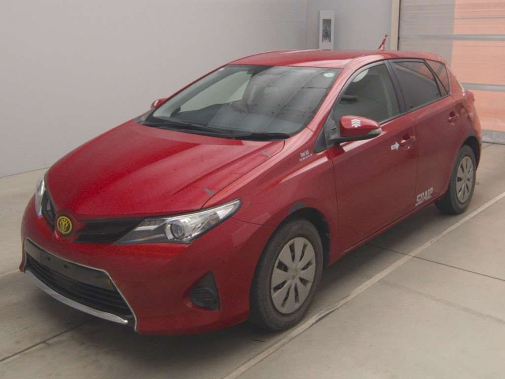 2013 Toyota Auris NZE181H[0]