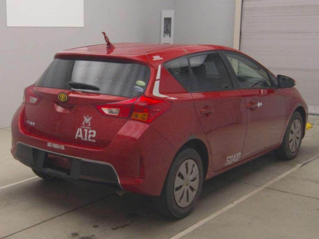 2013 Toyota Auris NZE181H[1]