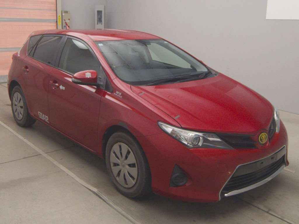 2013 Toyota Auris NZE181H[2]