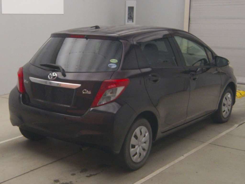 2013 Toyota Vitz NSP130[1]