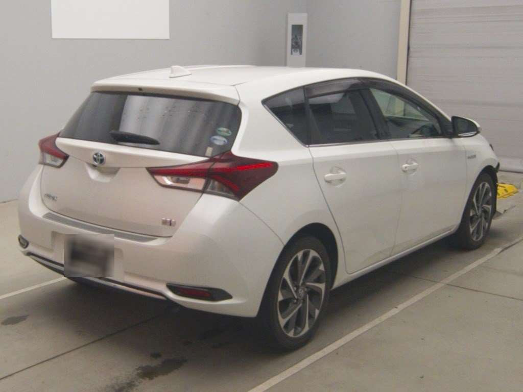 2016 Toyota Auris ZWE186H[1]