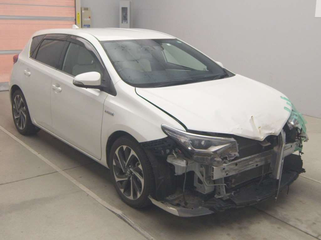 2016 Toyota Auris ZWE186H[2]