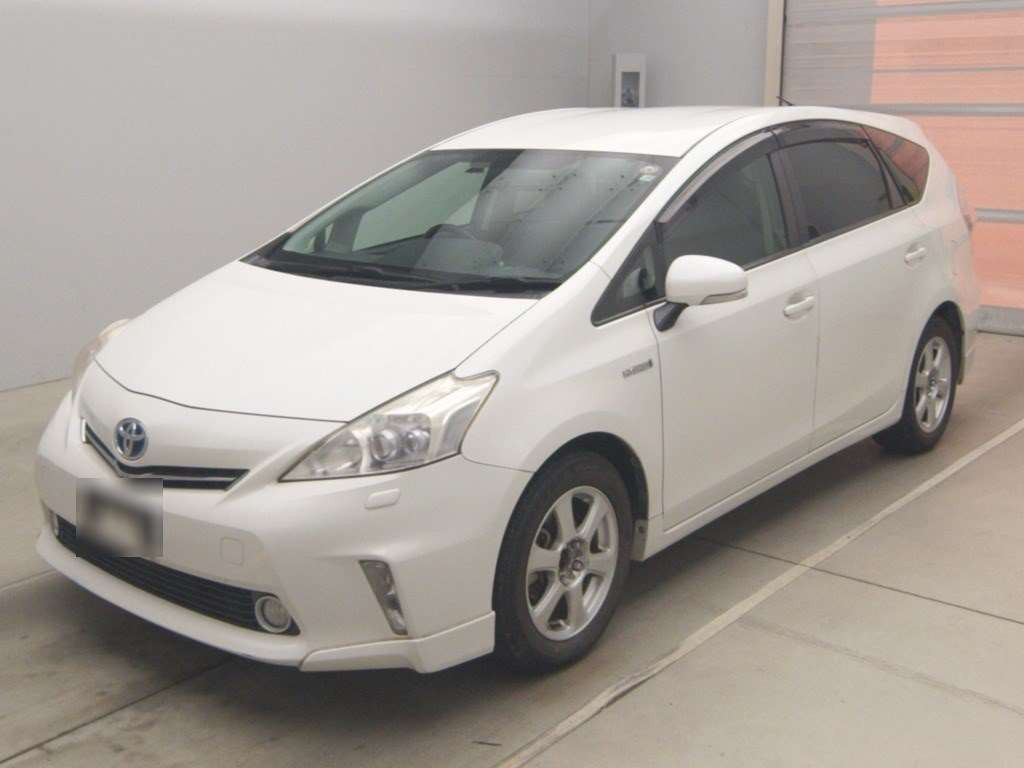 2011 Toyota Prius alpha ZVW41W[0]