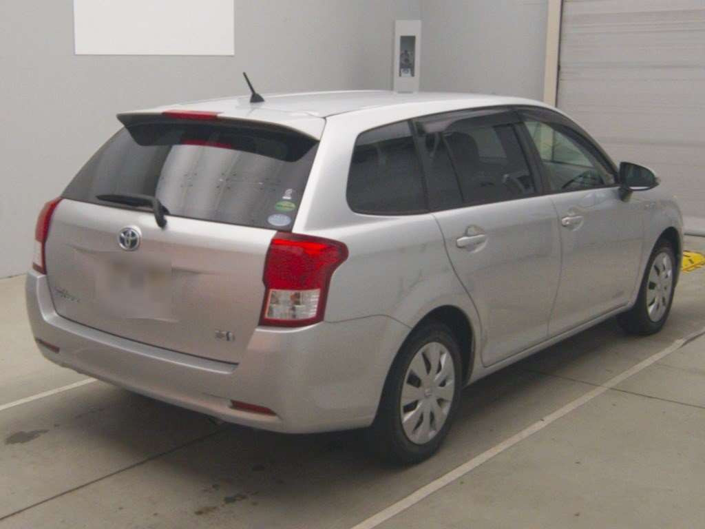 2013 Toyota Corolla Fielder NKE165G[1]