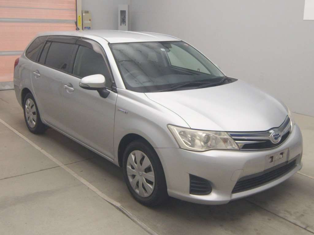 2013 Toyota Corolla Fielder NKE165G[2]