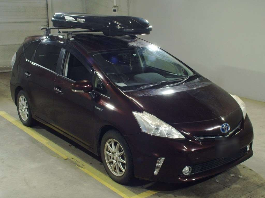 2014 Toyota Prius alpha ZVW40W[2]