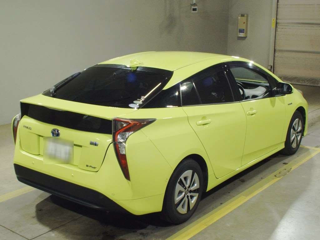 2016 Toyota Prius ZVW55[1]