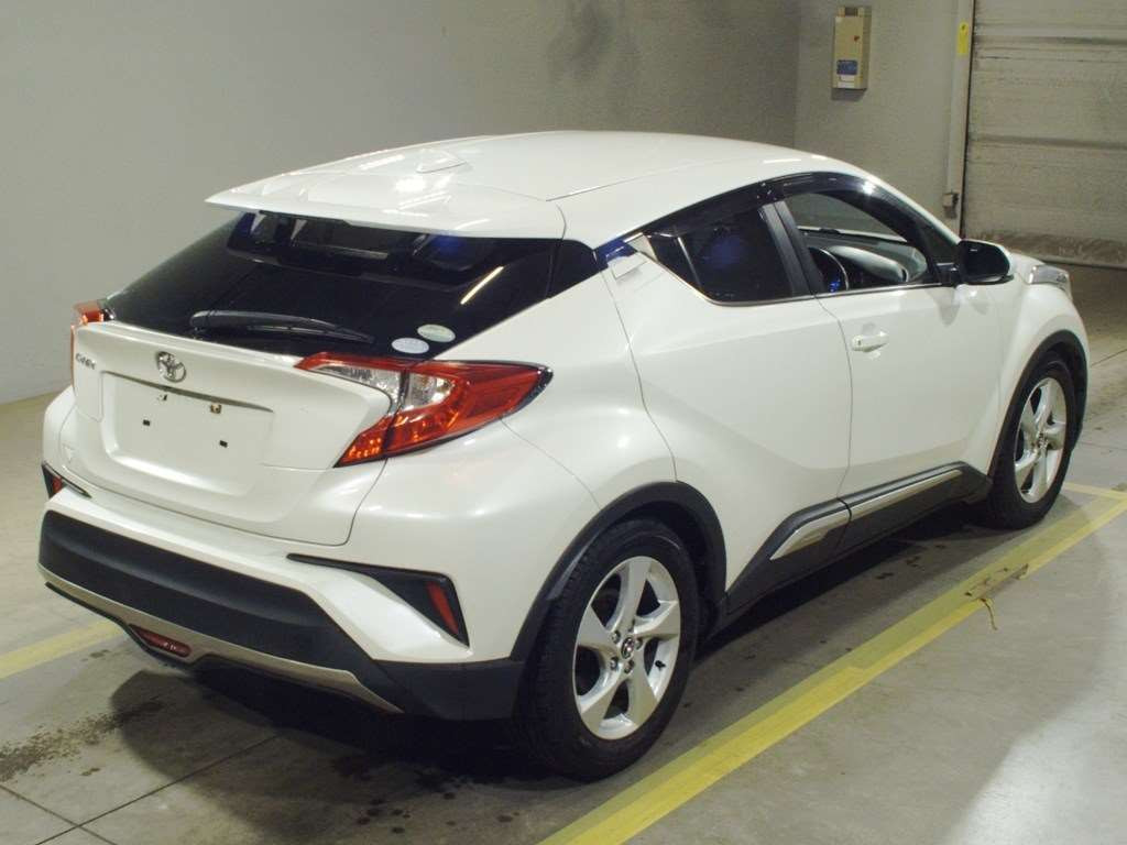 2017 Toyota C-HR NGX50[1]