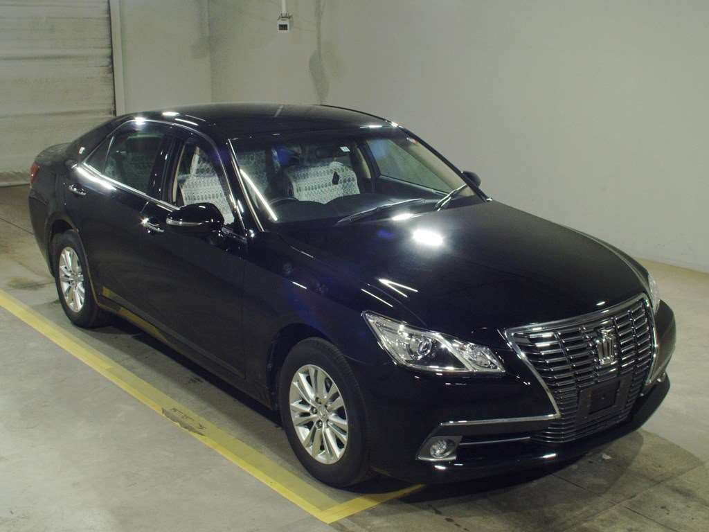 2013 Toyota Crown GRS211[2]