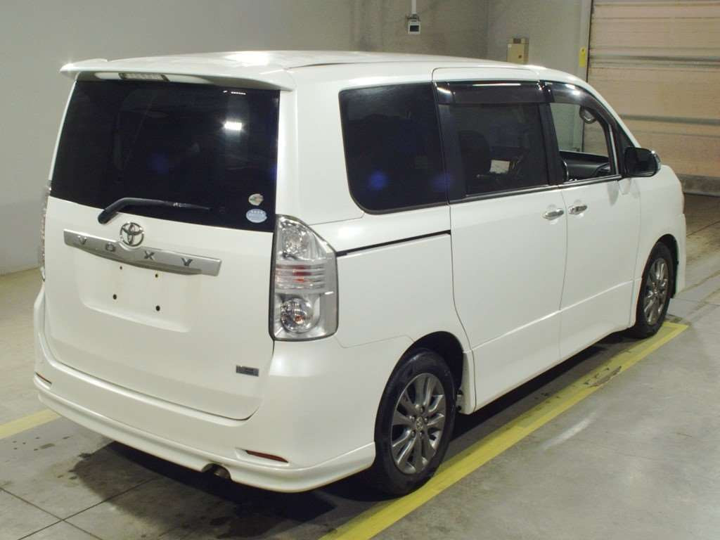 2010 Toyota Voxy ZRR75W[1]