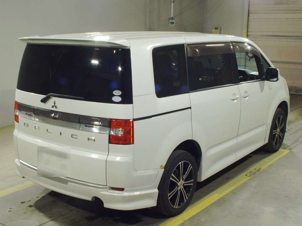 2010 Mitsubishi Delica D5 CV5W[1]