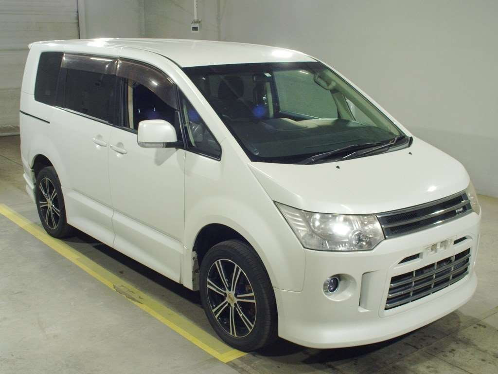 2010 Mitsubishi Delica D5 CV5W[2]