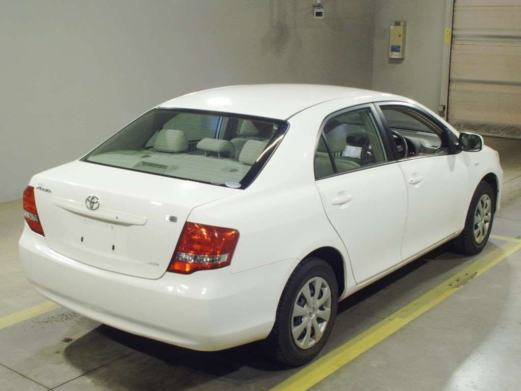 2011 Toyota Corolla Axio NZE144[1]