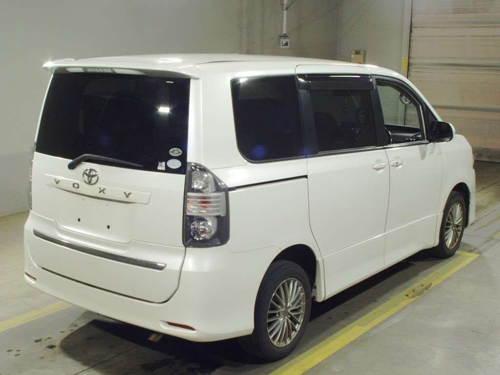 2008 Toyota Voxy ZRR75W[1]