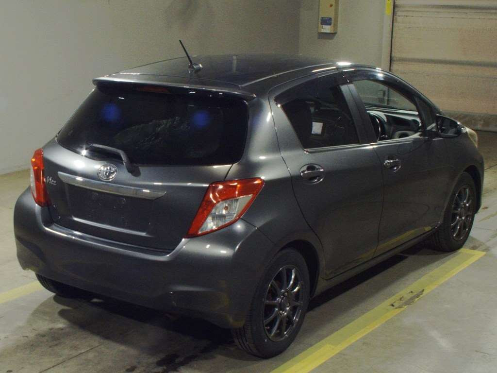 2011 Toyota Vitz NSP130[1]