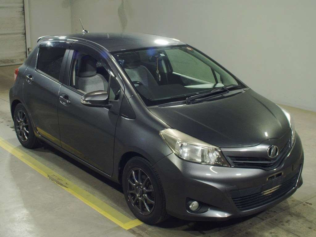 2011 Toyota Vitz NSP130[2]