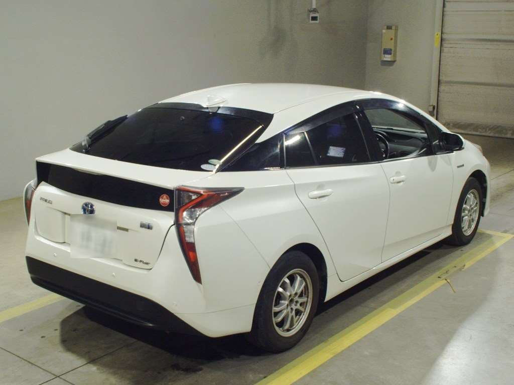 2016 Toyota Prius ZVW55[1]