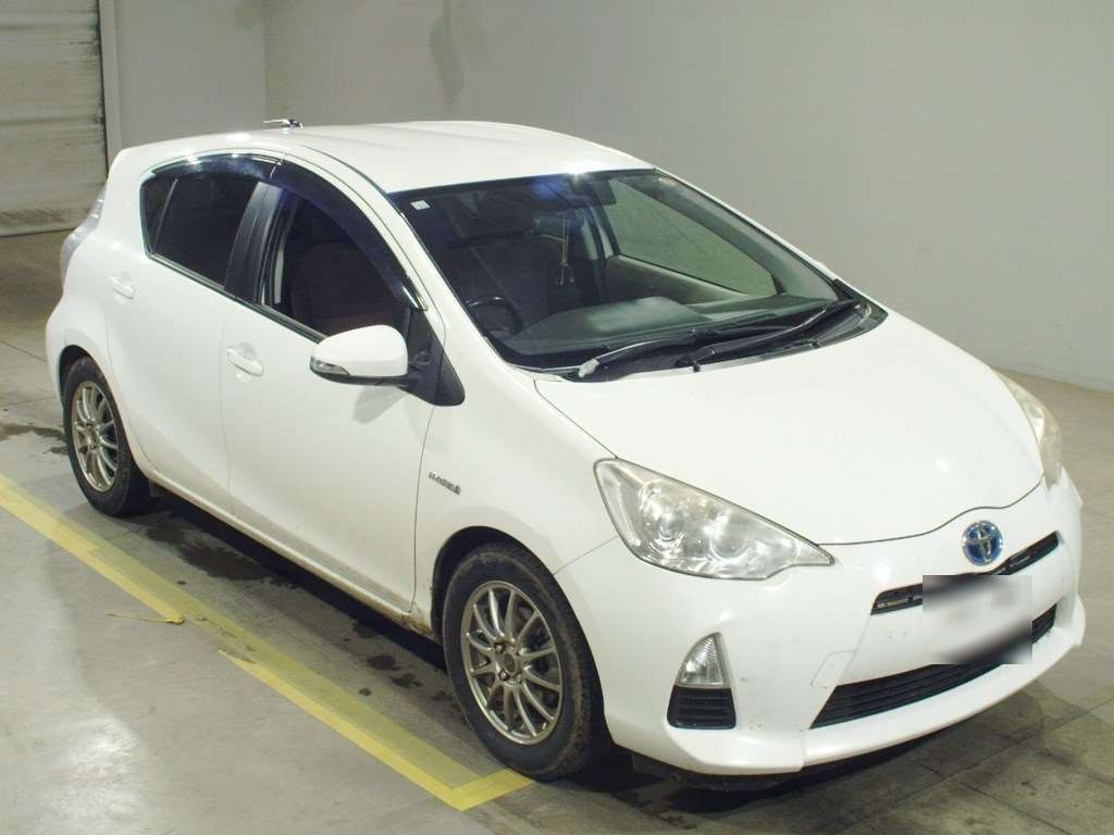 2012 Toyota Aqua NHP10[2]