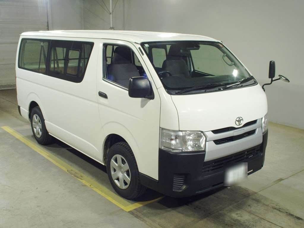 2018 Toyota Hiace Van GDH206V[2]