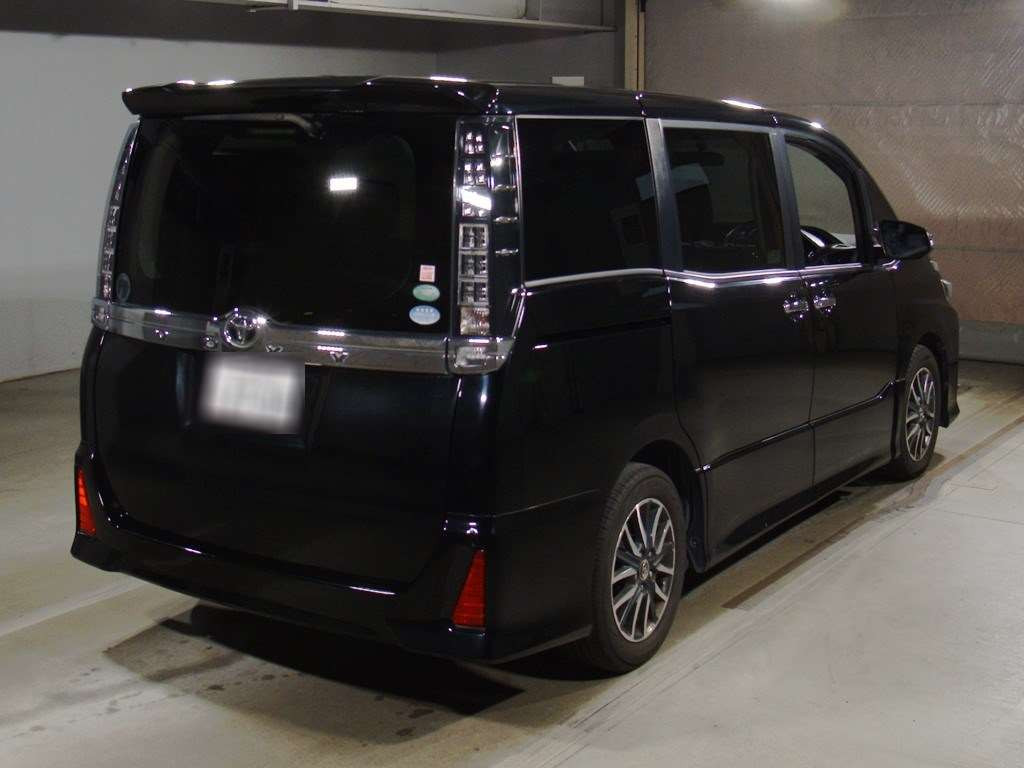 2014 Toyota Voxy ZRR80W[1]