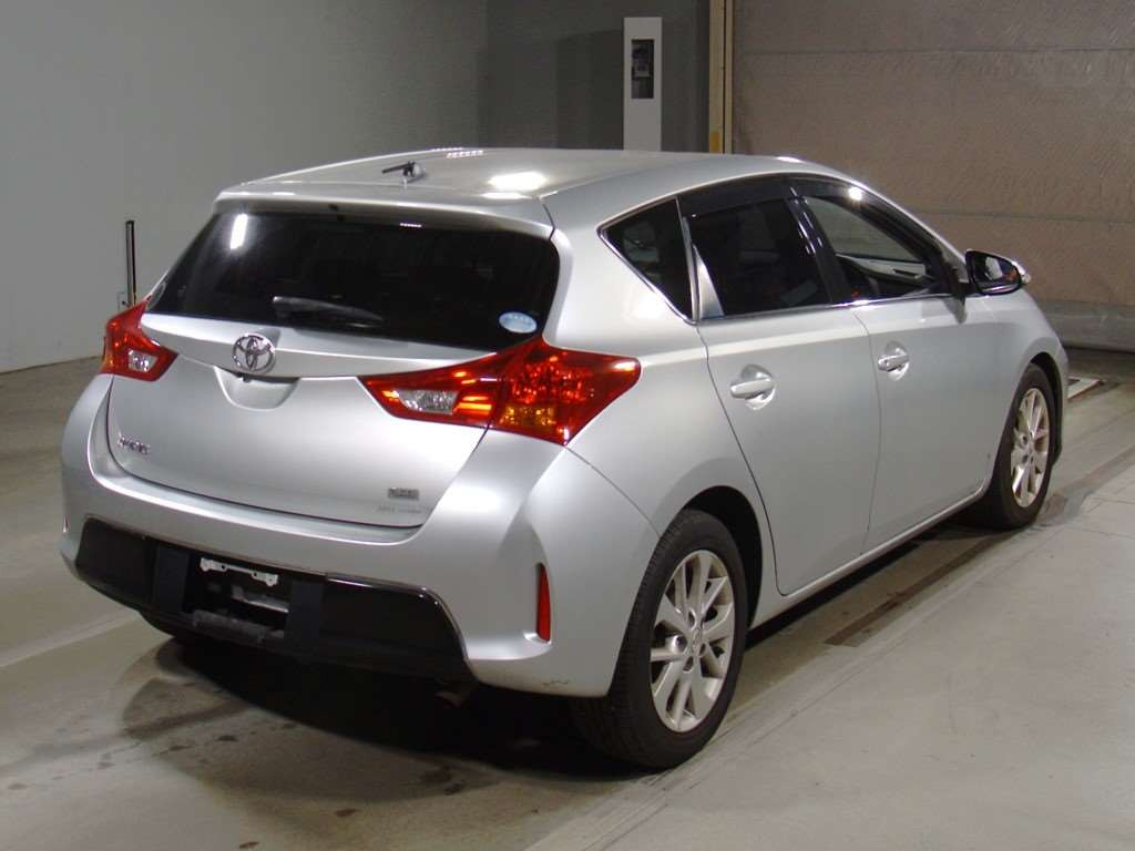 2014 Toyota Auris ZRE186H[1]