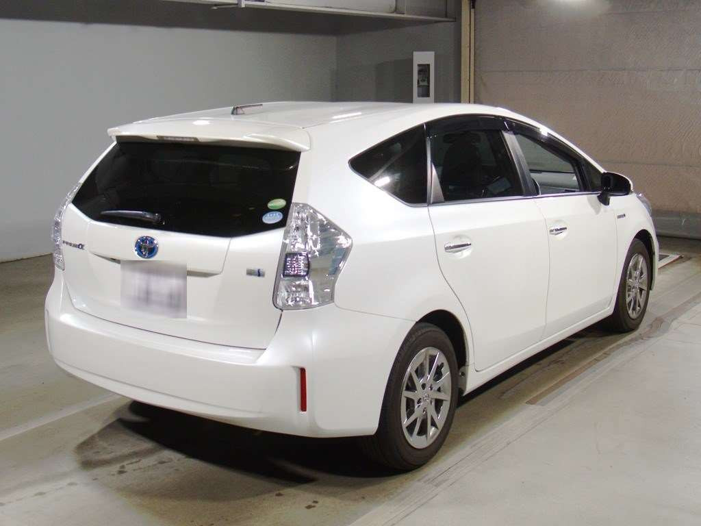 2014 Toyota Prius alpha ZVW41W[1]