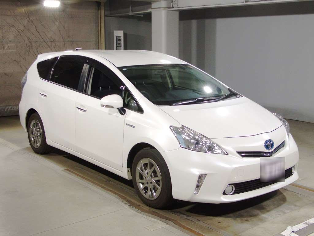 2014 Toyota Prius alpha ZVW41W[2]