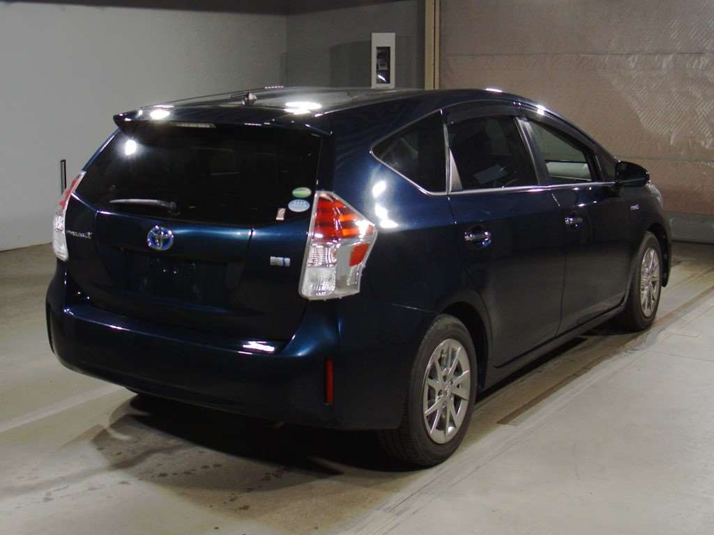 2018 Toyota Prius alpha ZVW41W[1]