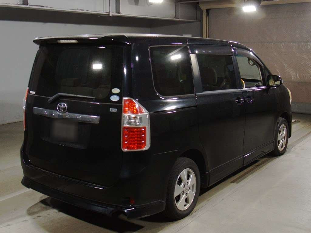 2007 Toyota Noah ZRR70G[1]