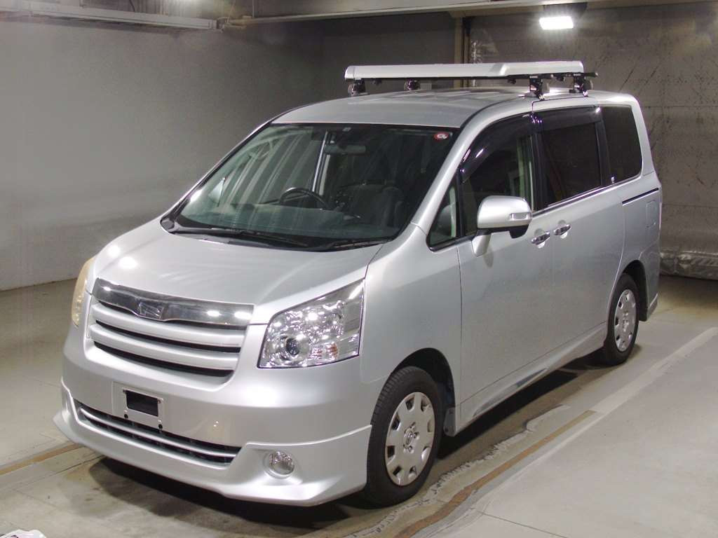 2010 Toyota Noah ZRR70G[0]