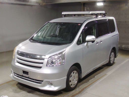 2010 Toyota Noah