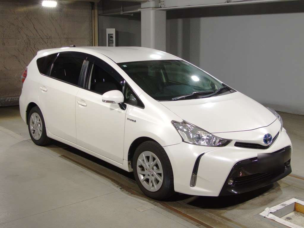 2016 Toyota Prius alpha ZVW41W[2]