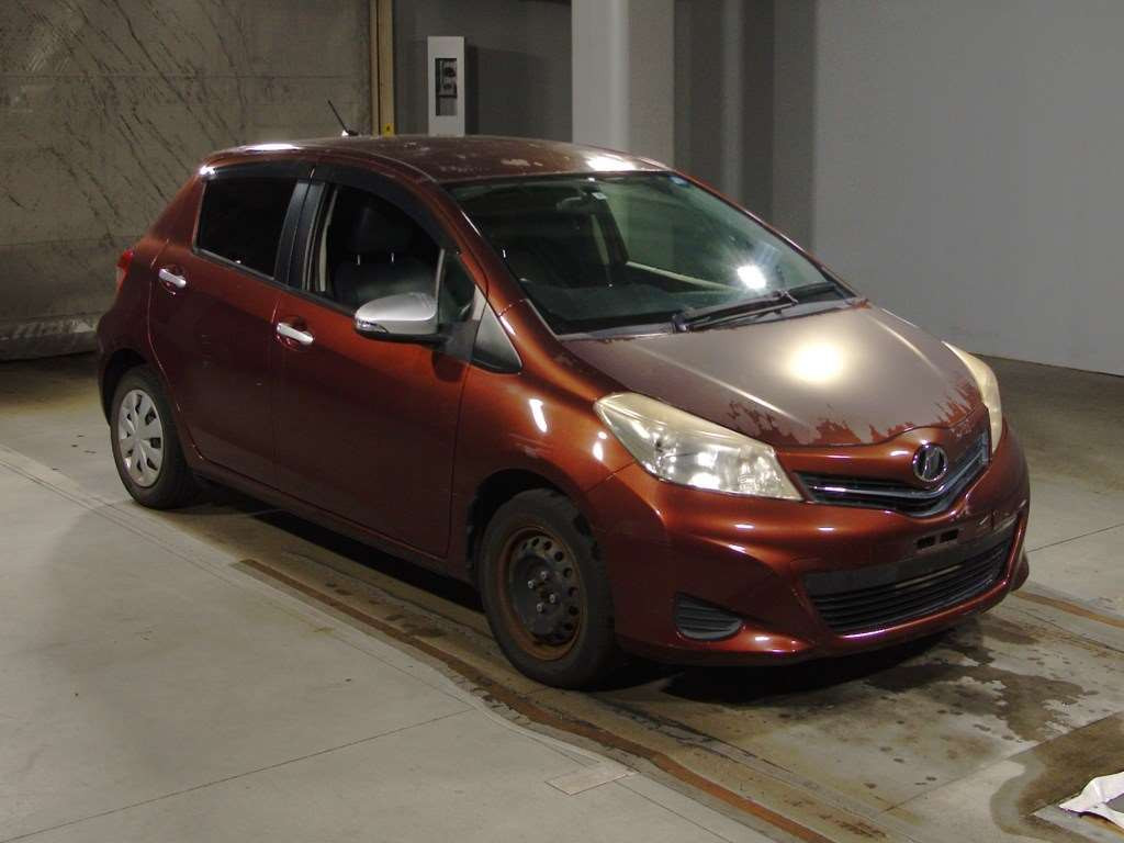 2011 Toyota Vitz NSP130[2]