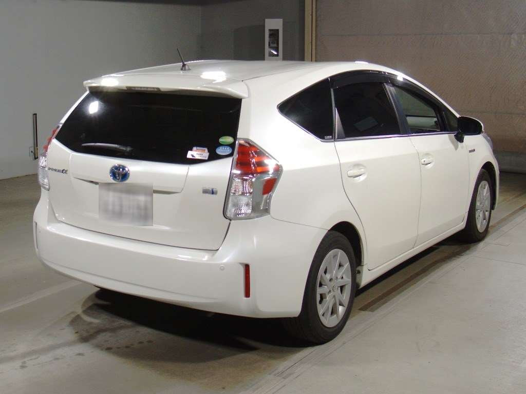 2018 Toyota Prius alpha ZVW40W[1]