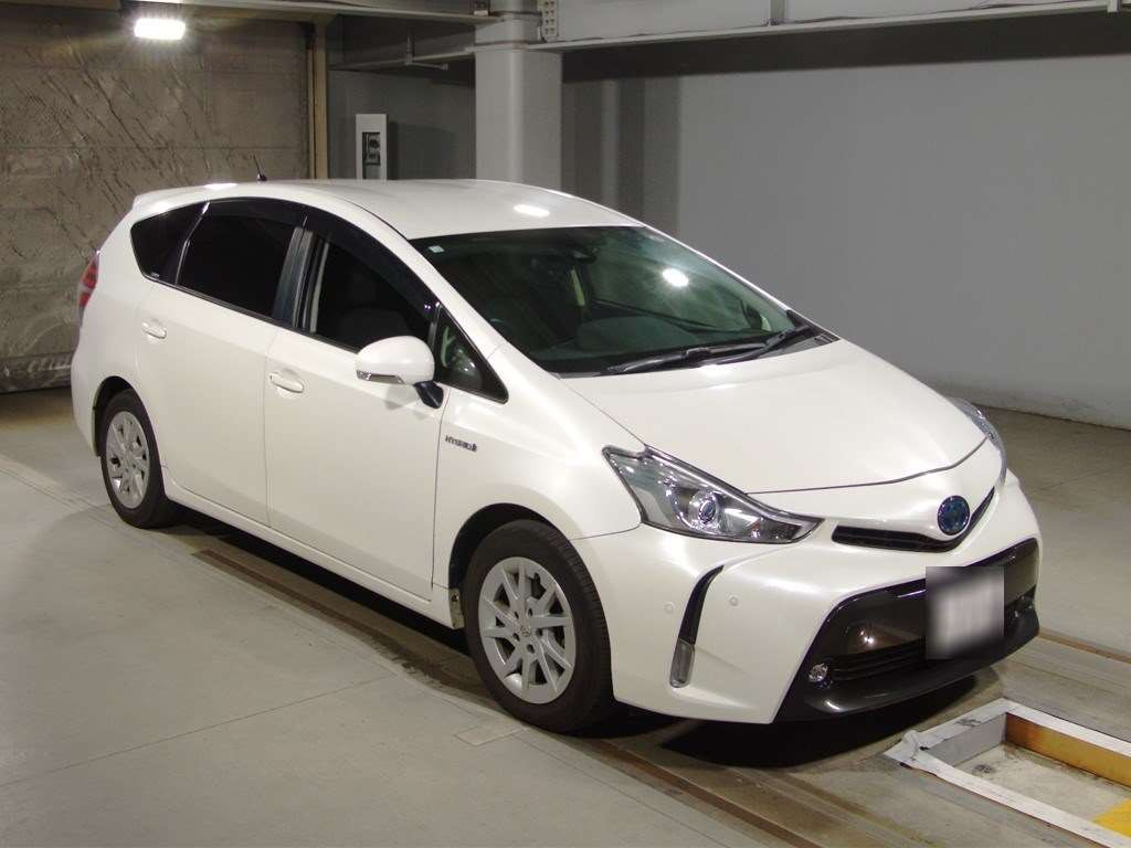 2018 Toyota Prius alpha ZVW40W[2]