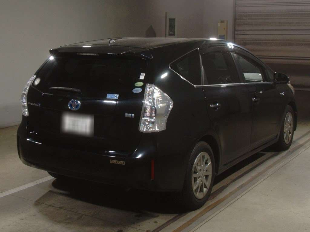 2014 Toyota Prius alpha ZVW41W[1]