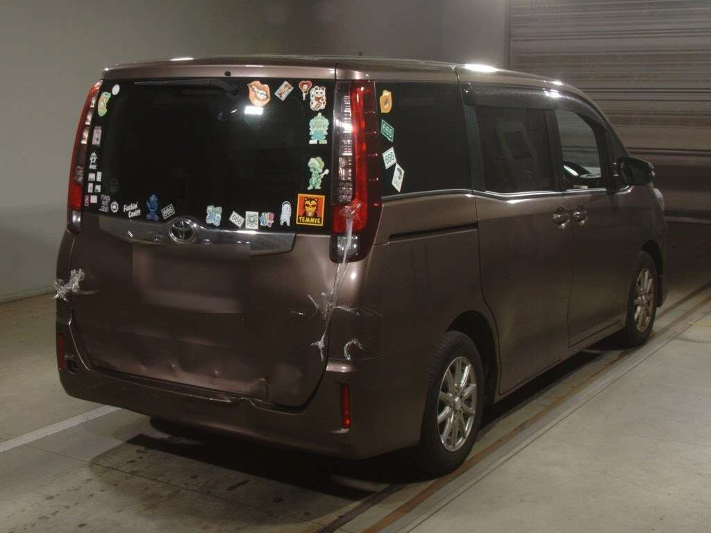 2014 Toyota Noah ZRR80G[1]