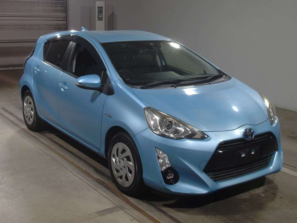 2016 Toyota Aqua NHP10[2]