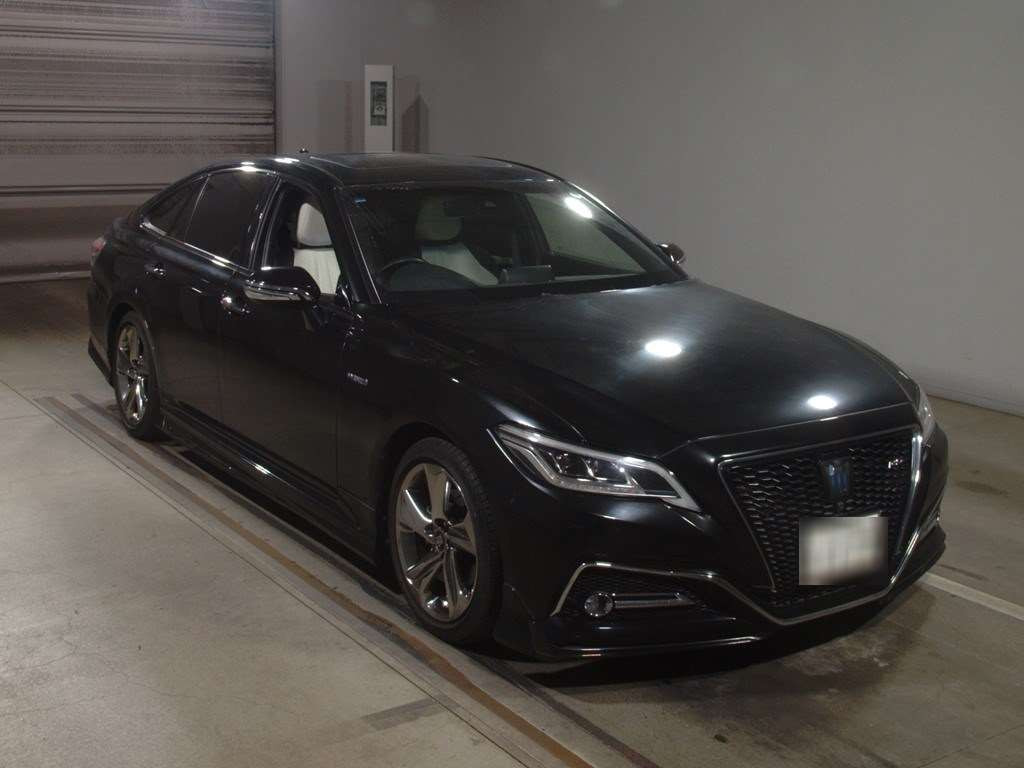 2018 Toyota Crown Hybrid AZSH20[2]