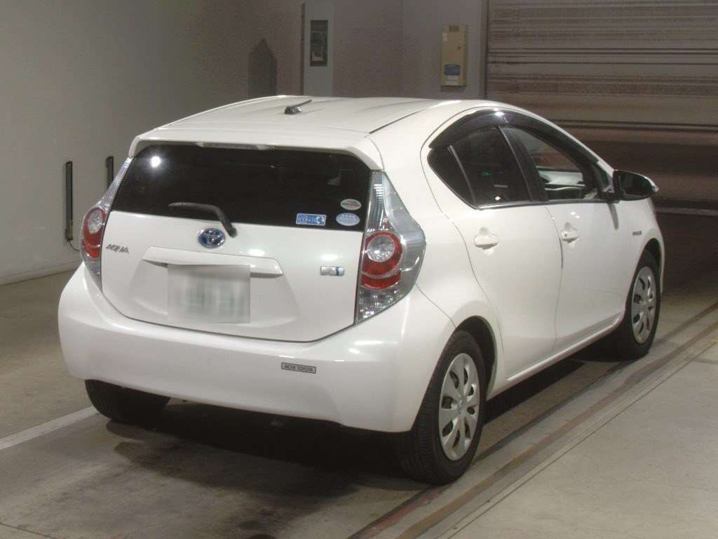 2012 Toyota Aqua NHP10[1]