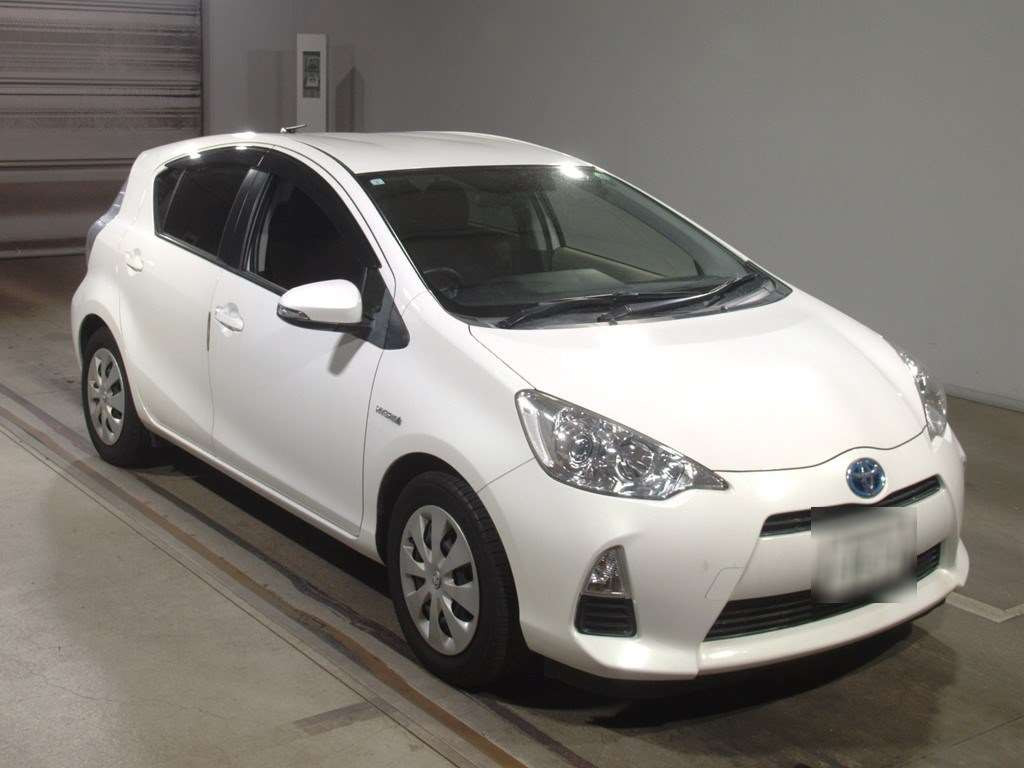 2012 Toyota Aqua NHP10[2]