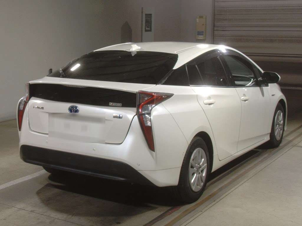 2017 Toyota Prius ZVW50[1]