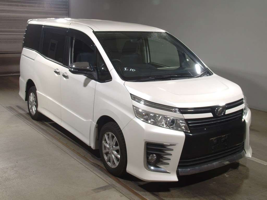 2015 Toyota Voxy ZRR85W[2]