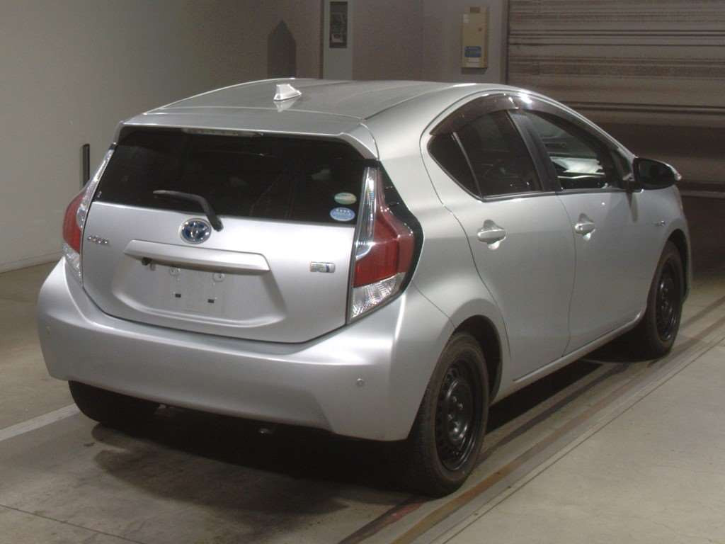 2015 Toyota Aqua NHP10[1]