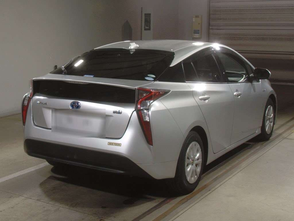 2017 Toyota Prius ZVW50[1]