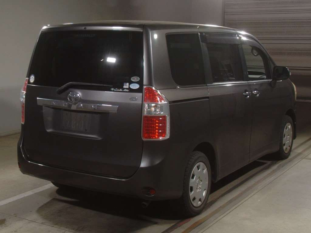 2009 Toyota Noah ZRR70G[1]