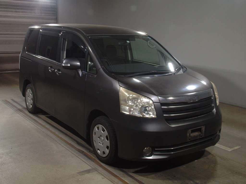 2009 Toyota Noah ZRR70G[2]